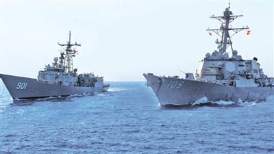 القوات البحرية المصرية والفرنسية تنفذان تدريبًا بحريًا عابرًا بالبحر المتوسط