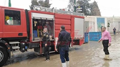 انتشار فرق من الوحدات المحلية لمتابعة كسح الأمطار بالبحيرة