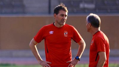 فايلر يجتمع بلاعبي الأهلي قبل مران مواجهة السوبر 