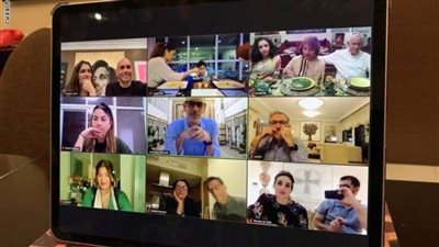 بالصور.. إفطار رمضاني افتراضي ينتشر في أوساط الخليج