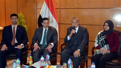 رئيس هيئة الاستثمار يبحث حل مشاكل مستثمري القليوبية