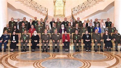 وزير الدفاع يكرم قادة القوات المسلحة المحالين للتقاعد