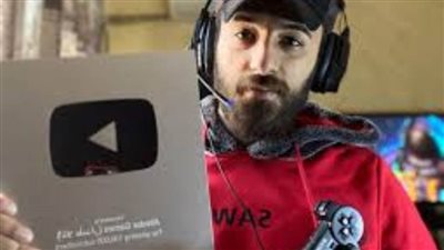 بعد 100 ألف متابع.. علي سليمان يحصل على درع اليوتيوب  