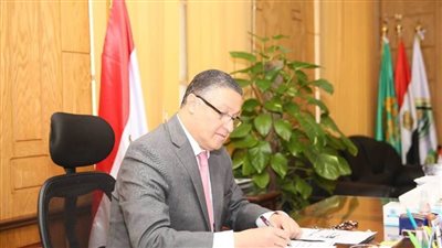 قيادات جامعة بنها تتبرع بـ20 % من مكافآتهم لصندوق تحيا مصر