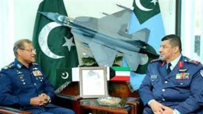 رئيس الأركان الباكستاني يجري محادثات أمنية ودفاعية مع عدد من المسؤولين الكويتيين
