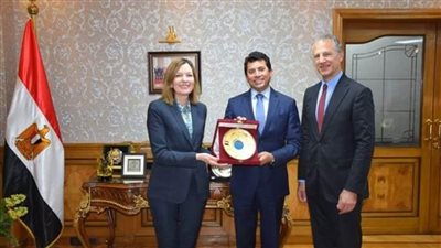 صبحي يلتقي مساعد وزير الخارجية الأمريكي