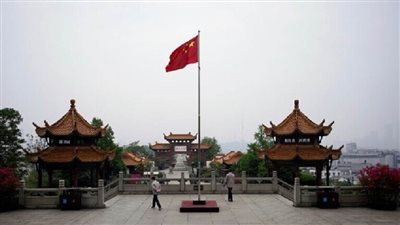 وزير خارجية الصين يبحث سبل مكافحة 