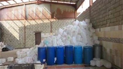 ضبط 7 مصانع أقطان لتجميع 166 طن مخلفات مستشفيات لإعادة تدويرها بالقليوبية 