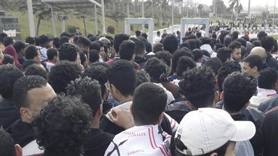 تفتيش ذاتي لجماهير الزمالك في مطار القاهرة