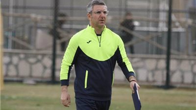 اليوناني بابافاسيليو مديرًا فنيًا لـ 