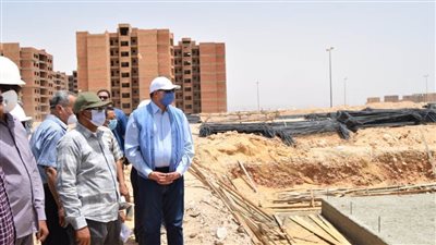 رئيس جامعة سوهاج يتابع نسب التنفيذ بالمشروعات الإنشائية