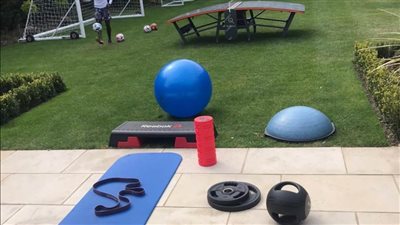  وصلة من تدريبات ساديو ماني منفردًا بمنزله (صورة)