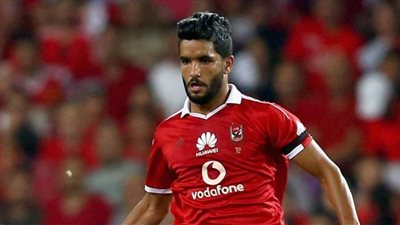 مسئول أهلاوي يحذر: صالح جمعة يقترب من الزمالك