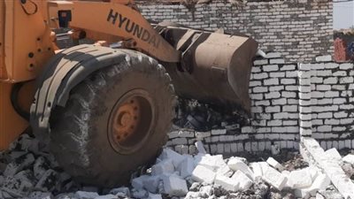 غلق 7 محلات مخالفة ورفع 78 طن قمامة وتراكمات بمركز ناصر