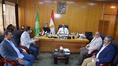 محافظ الإسماعيلية يلتقي نواب البرلمان