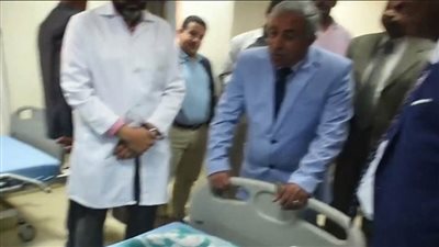 محافظ أسوان يوجه بوضع آلية لصرف الأدوية للمستفيدين لإنهاء المعاناة