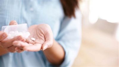 تعرّف على حكم تناول المرأة لأدوية تؤخر الحيض لتصوم الشهر كاملًا