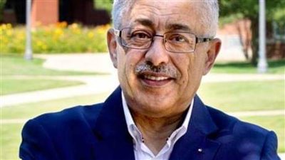 وزير التعليم يضبط طالبين يتفقان بـ