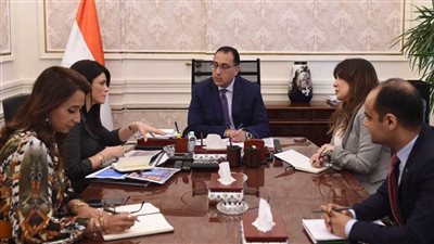رئيس الوزراء يلتقي وزيرة التعاون الدولي لمتابعة  جهودها في مواجهة تداعيات فيروس 