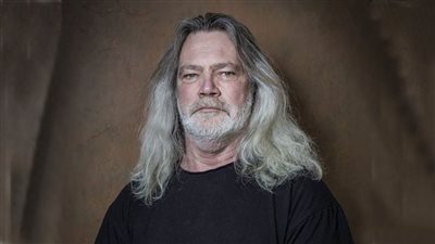 تمسكوا بالأمل حتى ننهض من جديد