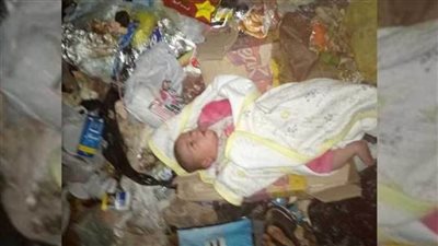 العثور على رضيع ملقى وسط القمامة بالدقهلية