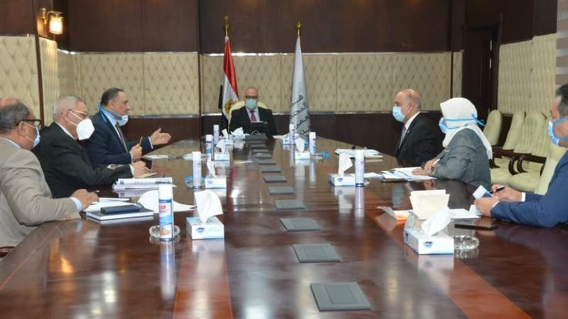 وزير الإسكان يتابع