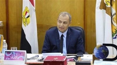 انتظام دخول طلاب الصف الثاني الثانوي على منصة امتحان اللغة العربية الإلكتروني بالوادى الجديد