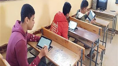 تعليم الوادي الجديد: جميع طلاب أولى ثانوي دخلوا منصة اختبار اللغة الإنجليزية إلكترونيا