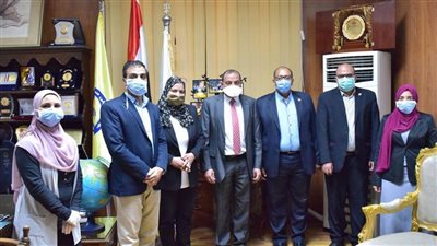  رئيس جامعة بني سويف يستقبل فريق مواجهة  