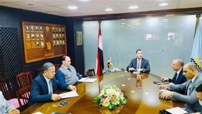 نائب محافظ كفر الشيخ يبحث الارتقاء بالاستثمار الصناعي 
