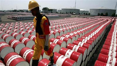 النفط يواصل تراجعه لليوم الثاني على التوالي