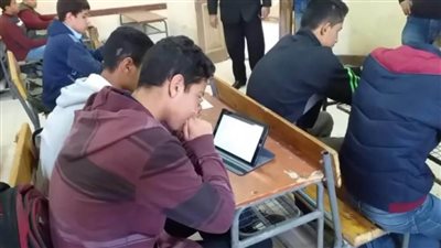 571 ألف طالب وطالبة بالصف الثاني الثانوي يؤدون اختبار مادة اللغة الأجنبية الثانية 