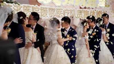 حفل زفاف جماعي بمستشفى للأطباء الذين شاركوا في مكافحة وباء كورونا