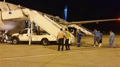 مطار مرسى علم يستقبل طائرة قادمة من إسطنبول على متنها 100 مصري