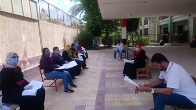 محافظ الجيزة يتابع تسليم المشروعات البحثية بالمدارس 