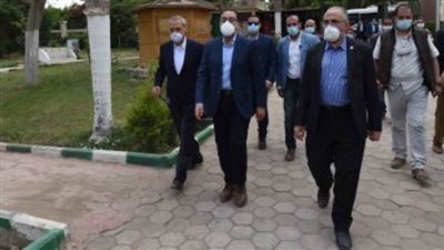 عاجل ..رئيس الوزراء يتفقد مطار القاهرة للاطمئنان على تطبيق الإجراءات الاحترازية 