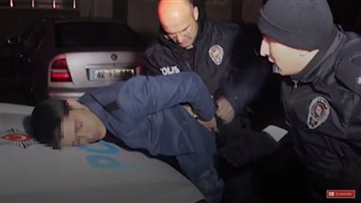 عاجل.. شاهد إرهاب الشرطة التركية ضد المواطنين تعذيب وقتل 