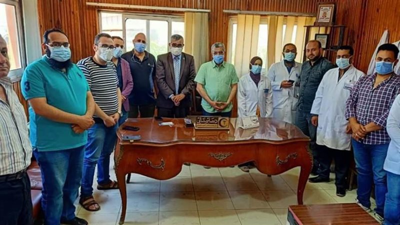 نقيب الأطباء وطاقم