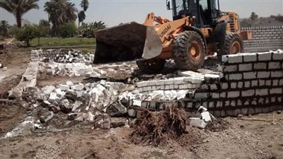 حملات لإزالة التعديات على الأراضي الزراعية ببني مزار