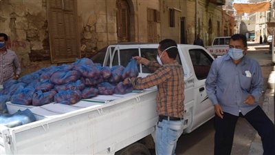 توزيع كراتين مواد غذائية ومساعدات عينية بشارع سيدي حبيب في المنيا