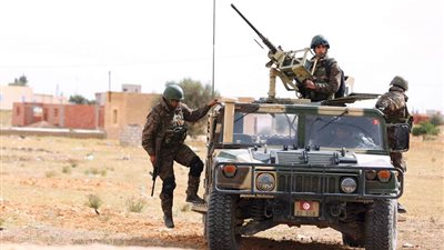 تونس تمشّط جبال القصرين بعد كشف مخبأ أسلحة