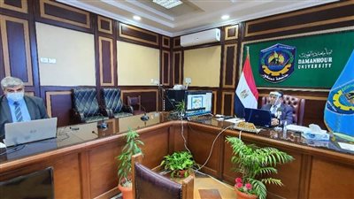 رئيس جامعة دمنهور.. توجيه الرسائل والبحث العلمي لزيادة قيم الانتماء وخدمة المجتمع
