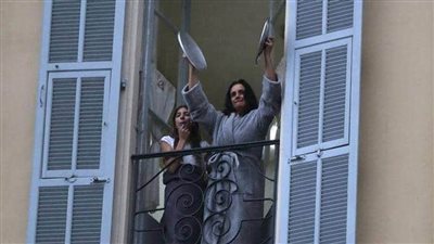 فرنسا تخرج من 