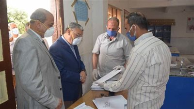 محافظ المنيا يتابع انتظام تسلم المشروعات البحثية بالمدارس.. صور