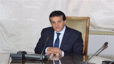 وزير التعليم العالي يؤكد أهمية الدور العلمي لمعهد بحوث أمراض العيون
