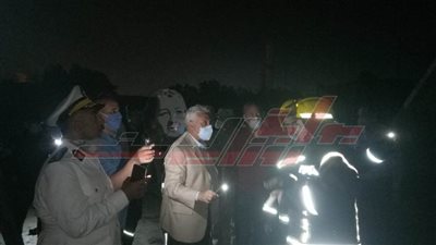 السيطرة على حريق  مصنع العبور عقب الدفع بـ 30 سيارة إطفاء.. وجارٍ عمليات التبريد 