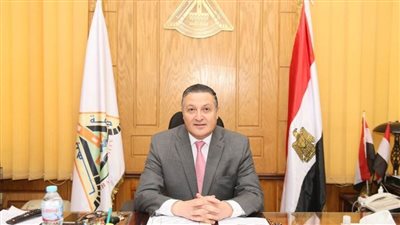 رئيس جامعة بنها: التزام العاملين بارتداء الكمامات