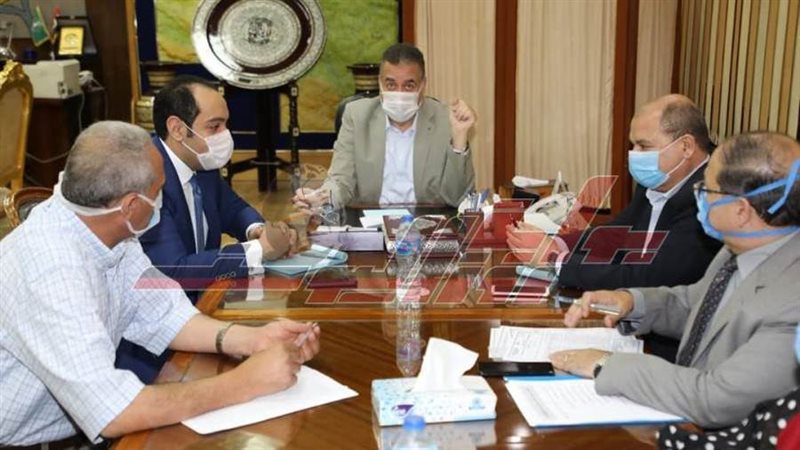 محافظ المنوفية يجتمع