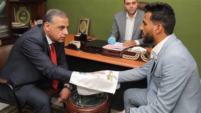 محافظ سوهاج وكيلًا لعروس في عقد القران 