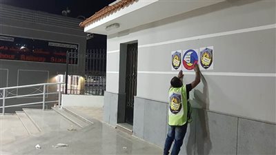 لافتات وملصقات لتوعية المواطنين بفيروس كورونا بجامعة دمنهور